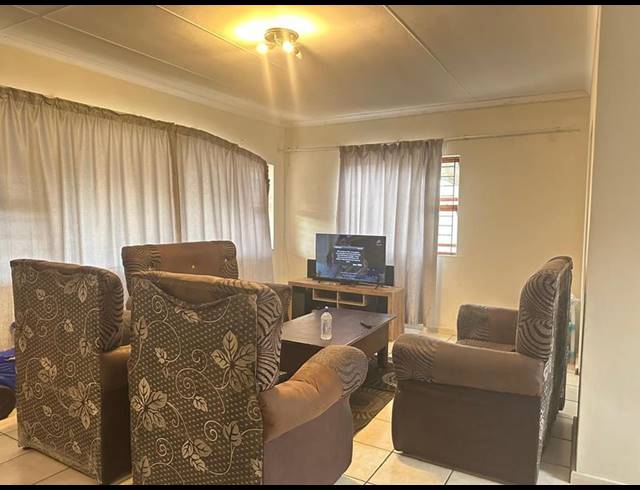 4 BEDROOM HOUSE FOR SALE IN MTHATHA CENTRAL